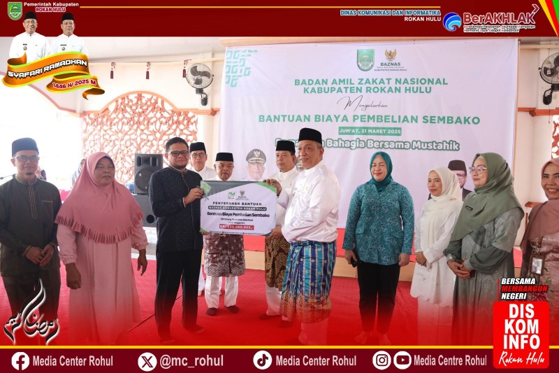 Dokumen Foto Penyerahan Bantuan Secara Simbolis Oleh Bupati Rokan Hulu Kepada Ketua BAZNAS.