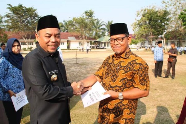 Peringati HKN, Pemkab labuhanbatu serahkan BPJS ketenagakerjaan