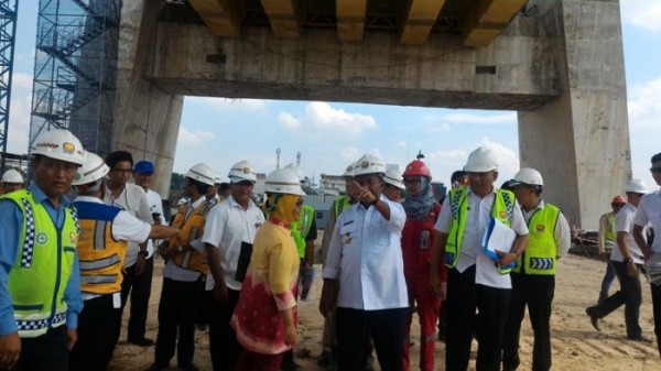 Tinjau Jembatan Siak IV, Plt Gubri Bilang Progres Sudah 23 Persen