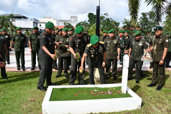 Menyambut Hari Juang TNI-AD, Korem 033/WP Melaksanakan Kegiatan Ziarah Nasional 