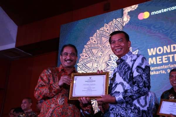 Kota Pekanbaru Raih Penghargaan Unggulan Destinasi Wisata Halal