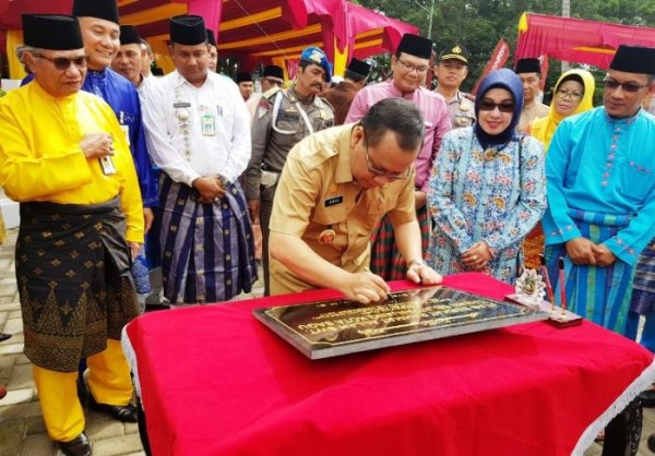 Bank Riau Kepri Serahkan CSR Taman Selatpanjang Kota Sagu