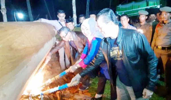 Bupati Kuansing Hadiri Acara Melayur Jalur Singa Kuantan Bersama Anggota DPRD Riau