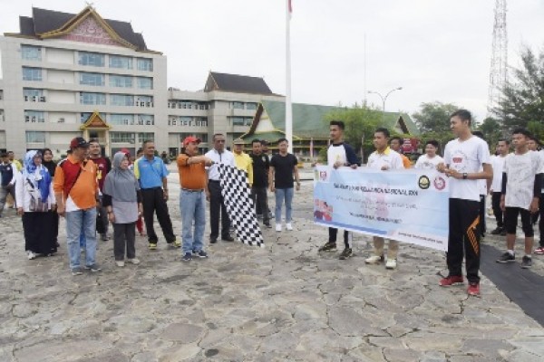 Sekda Said Syarifuddin Melepas Gerak Jalan Santai Forum Genre Inhil