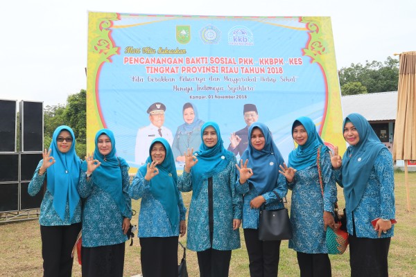 Zulaikhah Hadiri Pencanangan Bakti Sosial PKK-KKBPKKes Riau