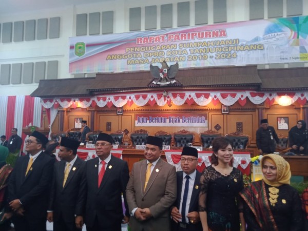 30 Anggota DPRD Tanjungpinang Periode 2014-2019 Rresmi Dilantik
