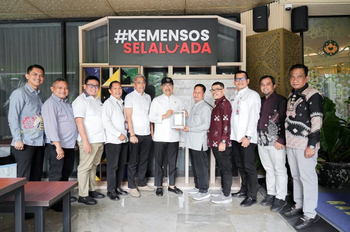 Audiensi dengan Mensos Berbuah Kabar Baik, Saifullah Yusuf Dijadwalkan Buka Pacu Jalur 2026 dan Resmikan Sekolah Rakyat di Kuansing