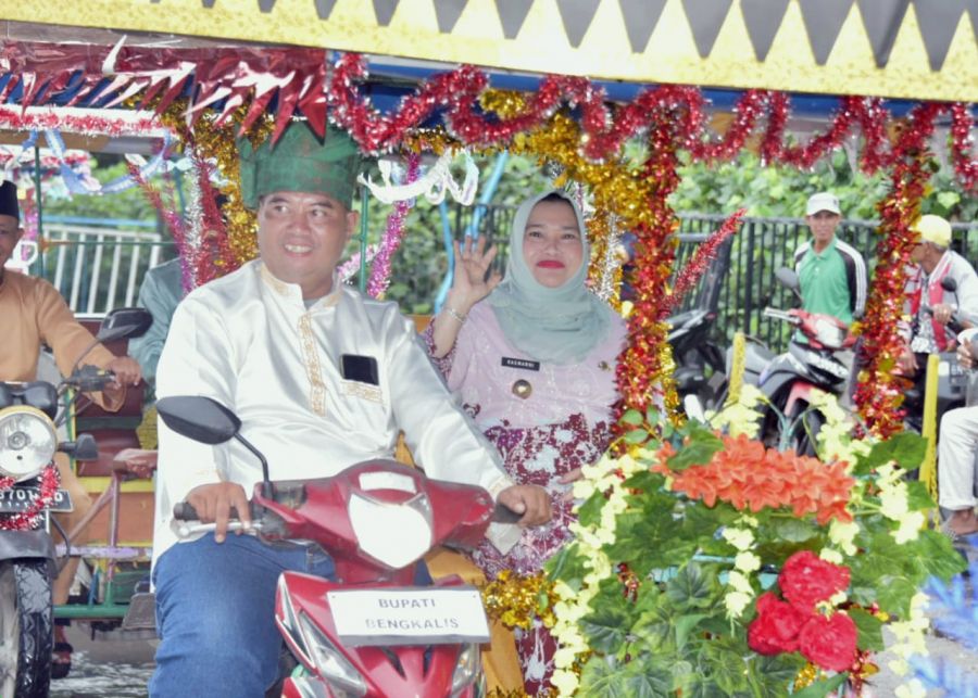 Bangga dan Apresiasi Kepada Petugas Kebersihan, Kasmarni Bawa Adipura Keliling Kota Bengkalis