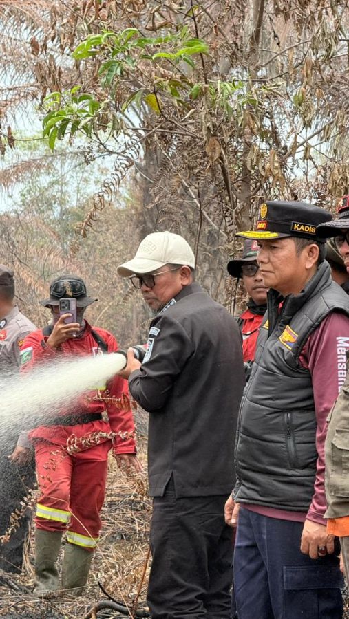 Bersama patroli terpadu, Bupati Zukri Tinjau Titik Karhutla di Desa Gambut Mutiara