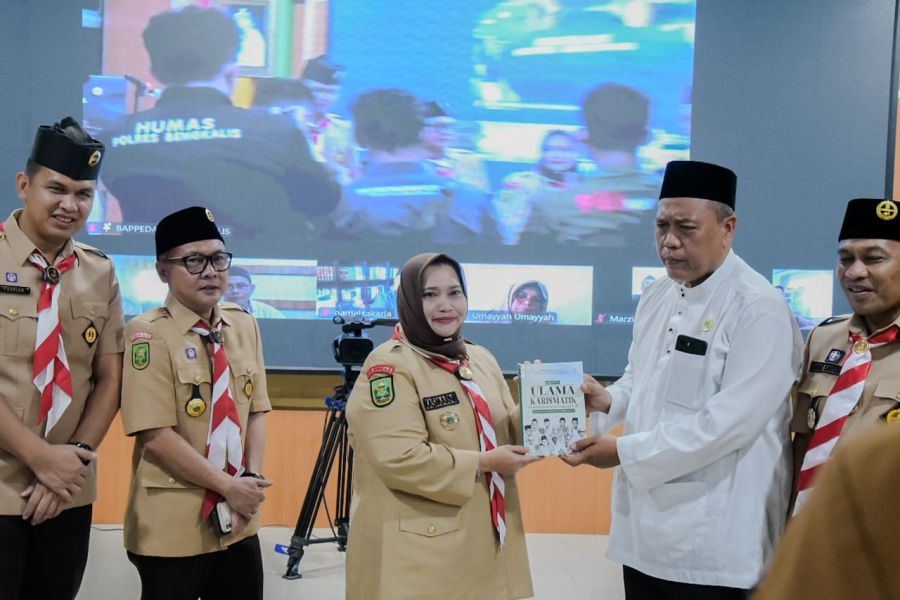 Bupati Bengkalis Luncurkan Buku Profil Ulama Kharismatik Kabupaten Bengkalis Jilid II, Meneladani Sosok dan Perjuangan