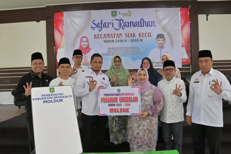 Bupati Bengkalis Serahkan Perangkat MOLDUK Portable untuk Layanan Kependudukan di Siak Kecil