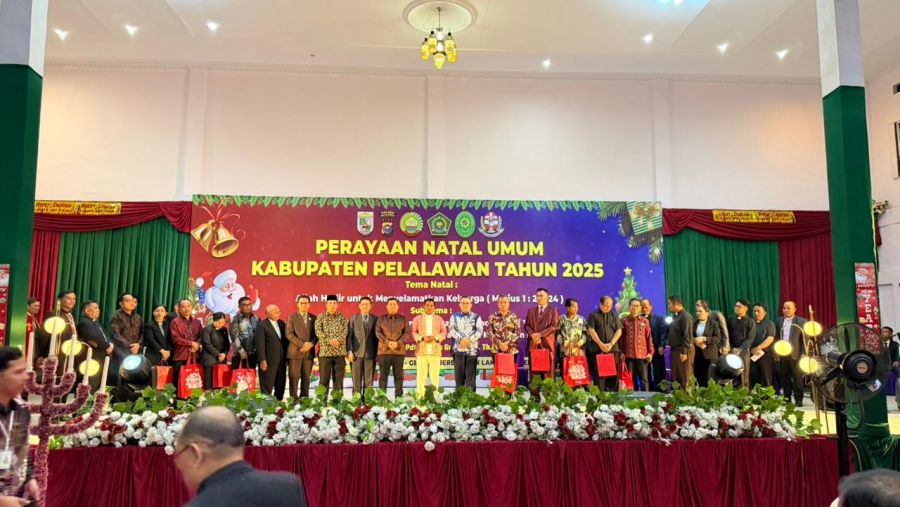 Bupati Hadiri Perayaan Natal Umum Kabupaten Pelalawan Tahun 2025