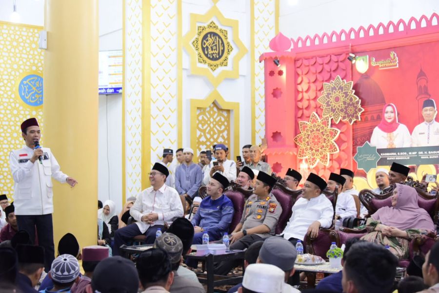 Bupati Kasmarni Bersama Ribuan Masyarakat Peringati Nuzulul Quran di Masjid Arafah Duri