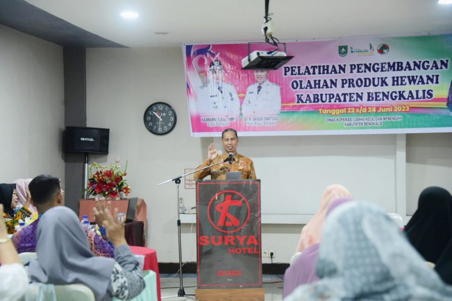 Bupati Kasmarni Buka Pelatihan Pengembangan Olahan Produk Hewani