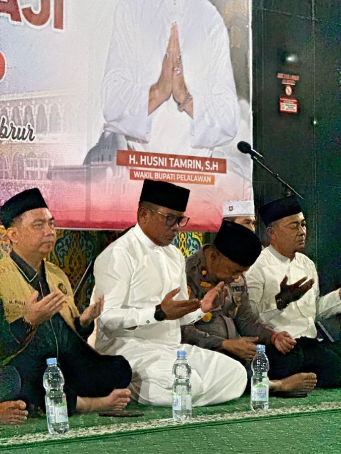 Bupati Lepas 223  Calon Jema'ah  Haji Kabupaten Pelalawan