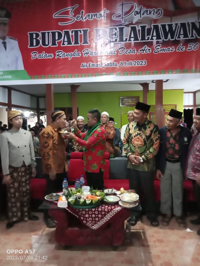 Bupati Pelalawan H. Zukri , Mengucapkan Selamat Hari Jadi Desa Air Emas ke-30 Tahun