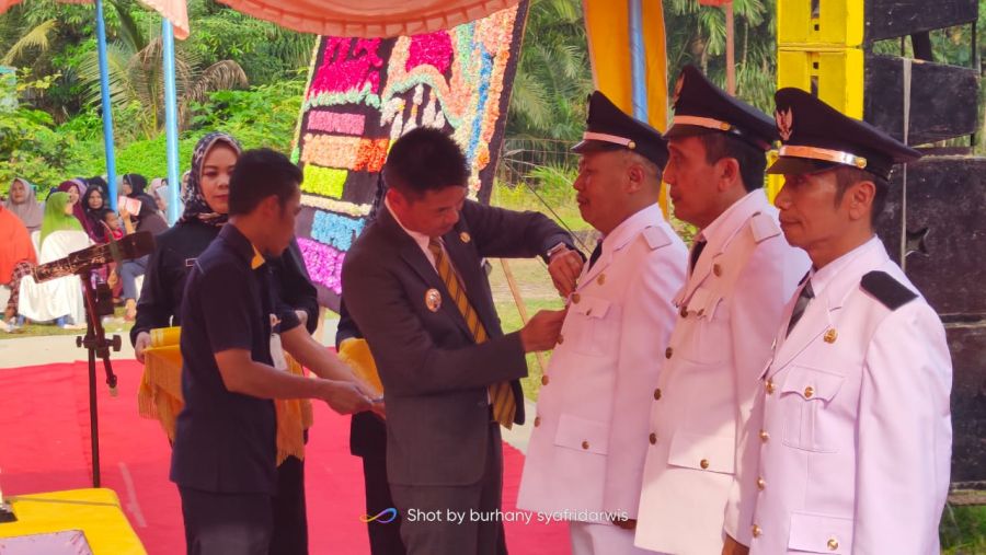 Bupati Rohil Lantik 3 Pj Penghulu di Desa Bhakti Makmur