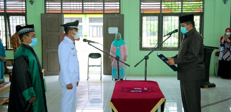 Bupati Siak Alfedri Melantik Pj Penghulu Kampung Perincit
