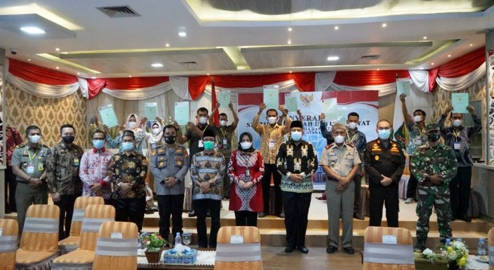 Bupati Siak Serahkan Sertifikat Gratis Kepada Masyarakat