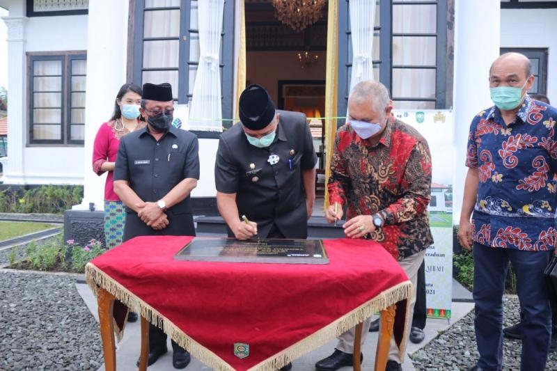 Bupati Siak Tandatangani Prasasti Istana Peraduan Sultan Syarif Kasim II sebagai objek Wisata