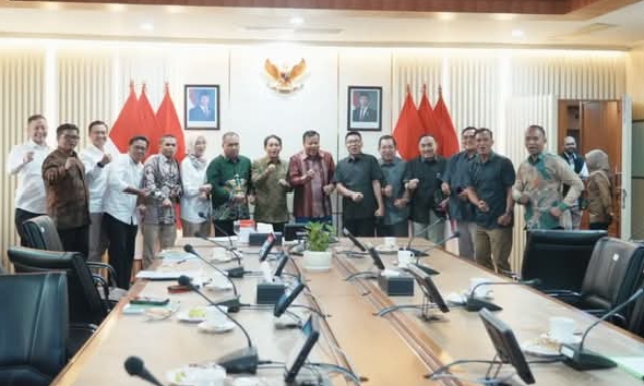 Bupati Suhardiman Temui Menteri Kehutanan, Perjuangkan Lahan Masyarakat Kuansing Masuk Program TORA