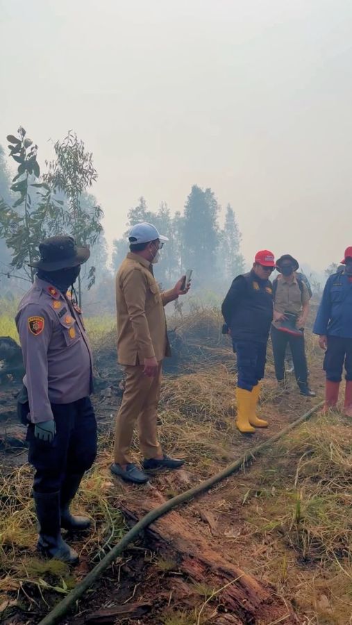 Bupati Zukri Turun Langsung Tangani Karhutla di Rantau Baru, Hampir 50 Hektare Lahan Gambut Terbakar