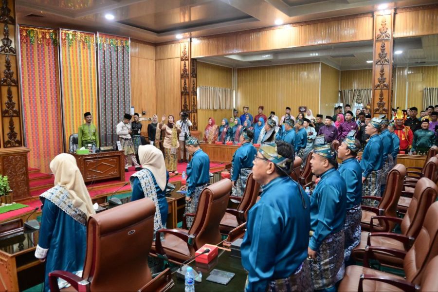Busana Adat Warnai Paripurna Istimewa DPRD Bengkalis, Simbol Kebanggaan Budaya di Hari Jadi ke-513