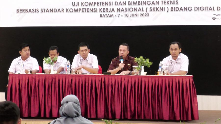Diakui BNSP, Kadis Kominfotiks Rohil Lolos Uji Kompetensi ICT Project Manager