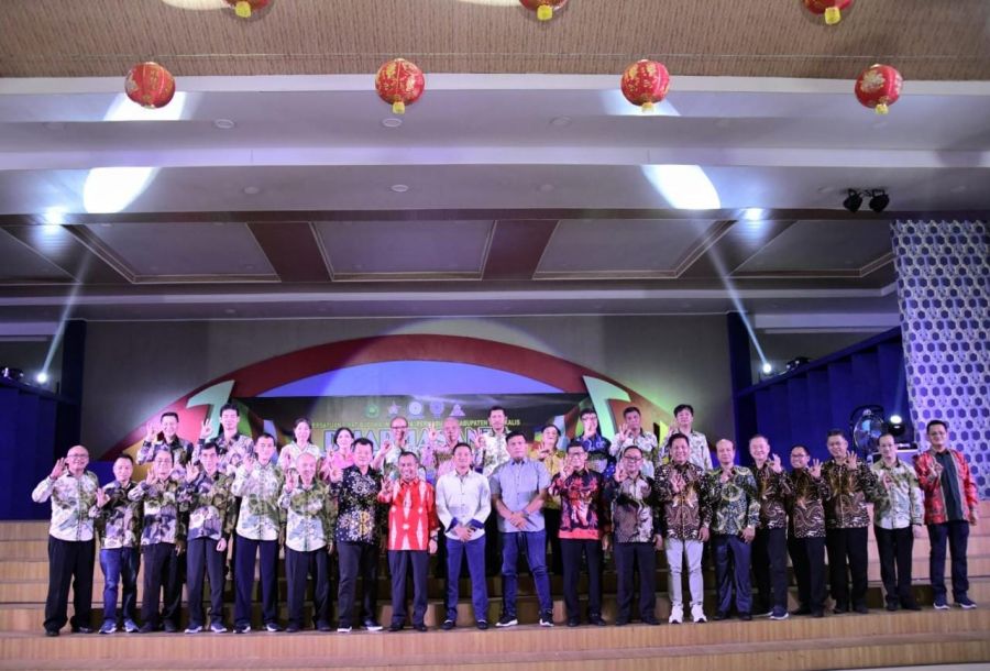 Hadiri Perayan Waisak 2567 BE, Bupati Kasmarni Ajak Wujudkan Tali Kasih Antar Sesama