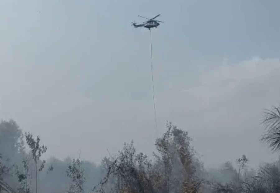 Helikopter Water Bombing Dikerahkan Padamkan Karhutla Di Dumai