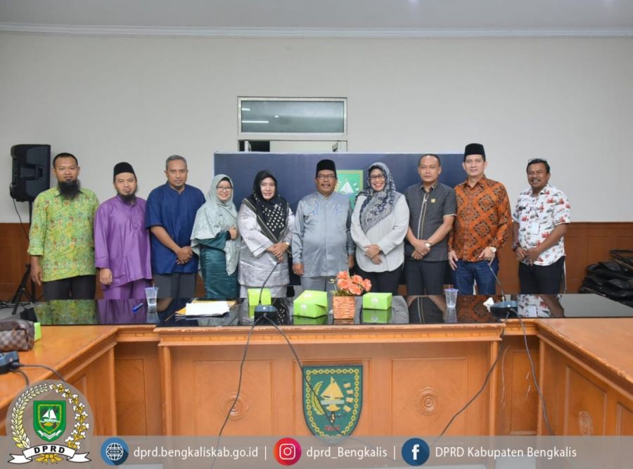 Komisi I Gelar Rapat Kerja bersama Dinas Pemberdayaan Masyarakat Desa, Dukcapil Prov. Riau