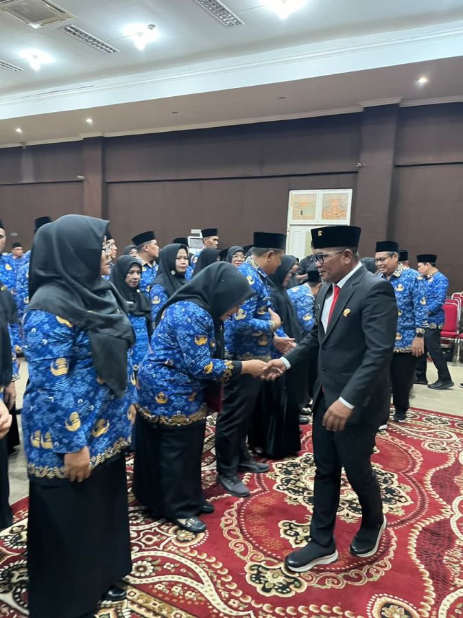 Lantik Kepala Sekolah, Bupati Zukri Minta Tak Ada Anak Pelalawan Putus Sekolah
