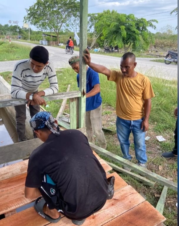 Masyarakat Desa Kuala Alam Gelar Gotong Royong Membangun Pos Kamling