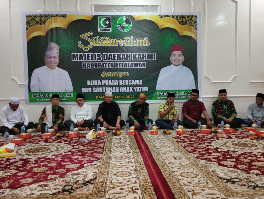 Momen Pererat Silaturahmi, MD KAHMI Pelalawan Gelar Bukber dan Beri Santunan Anak Yatim