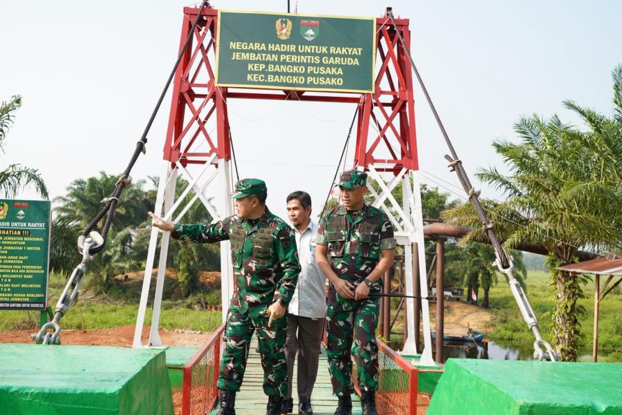 Pangdam XIX Tuanku Tambusai Tinjau Jembatan Perintis Garuda, Perkuat Akses Warga Rohil