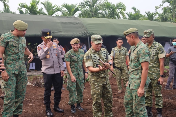 Pangdam XIX/Tuanku Tambusai Perlihatkan Teknologi Karhutla kepada Delegasi Singapore Army