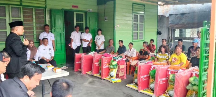 Pascakebakaran di Bagan Barat, Pemkab Rohil Salurkan Bantuan untuk Warga Terdampak