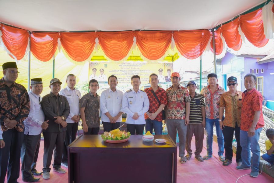 Penantian Puluhan Tahun Masyarakat Sinaboi, Akhirnya Bupati Rohil Laksanakan Peletakan Batu Pertama