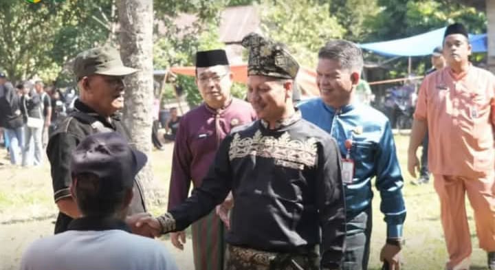 Plt Bupati Kuansing Resmi Lepas Hilir Pertama Pacu Jalur Mini IPPA di Tepian Ronge Biru