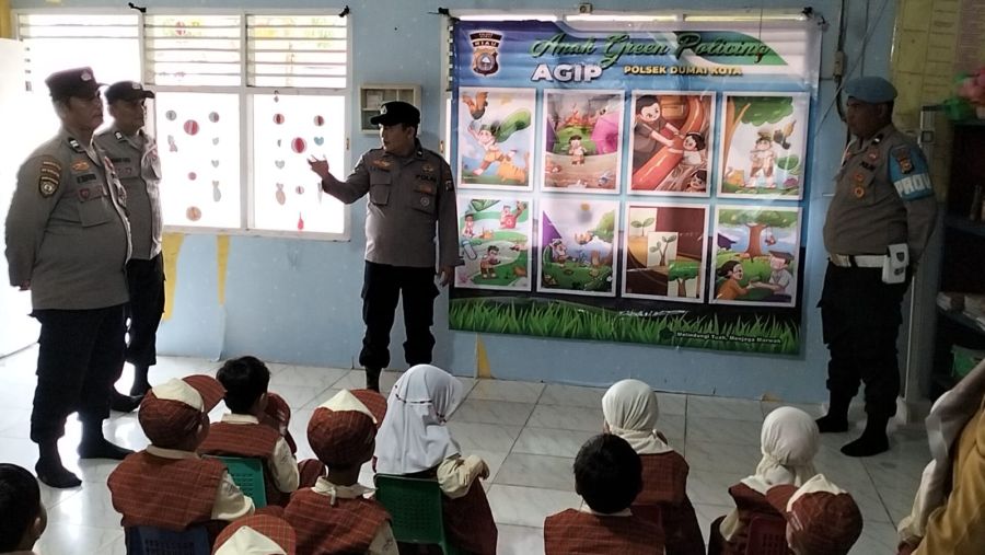 Polres Dumai Laksanakan AGIP dan Penanaman Pohon, Anak TK Prayuda Karta Diajak Jaga Lingkungan