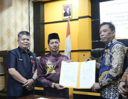 Selamatkan Uang Negara 74.97 Miliar Plt. Bupati H. Muklisin Berikan Penghargaan Kepada Kejari Kuansing