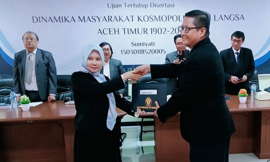 Sumiyati Raih Gelar Doktor Sejarah  Pranata Humas Pemko Langsa