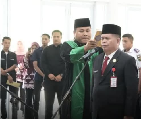 Untuk Berjalannya Roda Pemerintahan PLT Bupati H. Muklisin Lantik  Muradi Sebagaik Sekda Kuansing