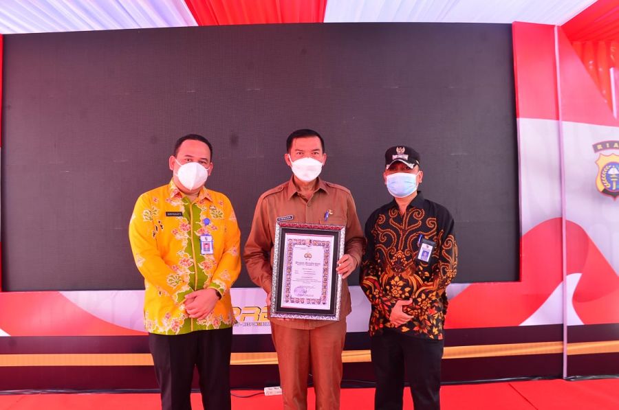 Vaksinasi Tertinggi di Riau, Walikota Pekanbaru Dapat Penghargaan dari Kapolri