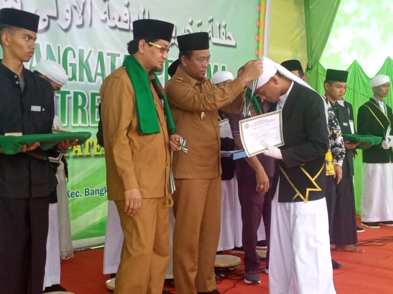 Wabup Rohil Hadiri Wisuda Pertama Santri Ponpes AS Sunnah