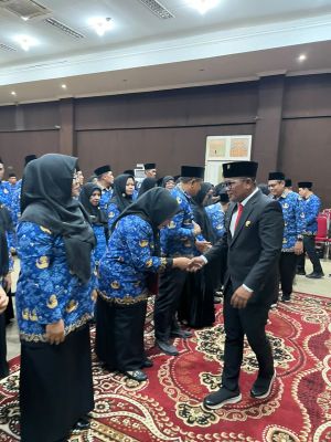 Lantik Kepala Sekolah, Bupati Zukri Minta Tak Ada Anak Pelalawan Putus Sekolah