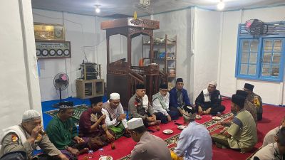 Walaupun Hujan Polres Pelalawan Tetap Melaksanakan Subuh Harmoni di Masjid Al-Fattah Dusun Kualo